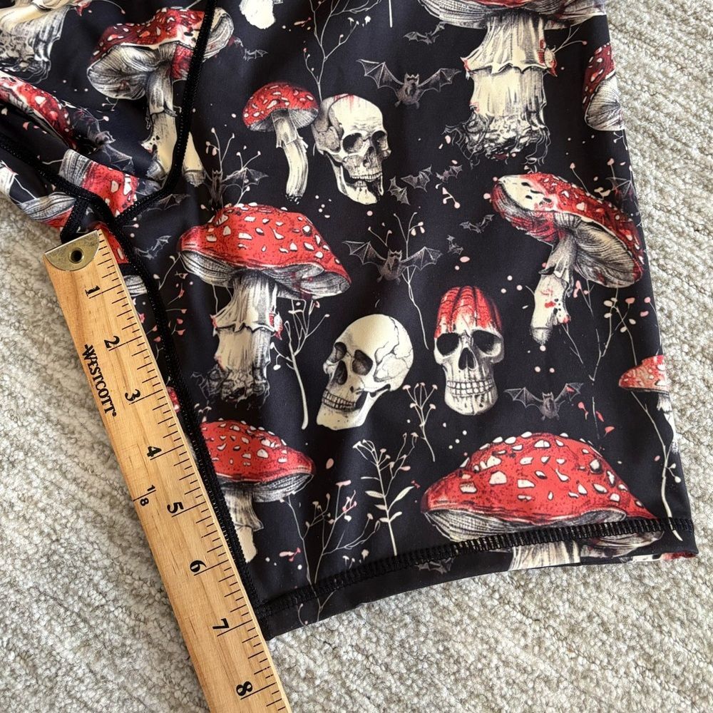 Skull & Mushroom Graphic All Over Print Biker Shorts Womens Size Small Black Red - Picture 8 of 9